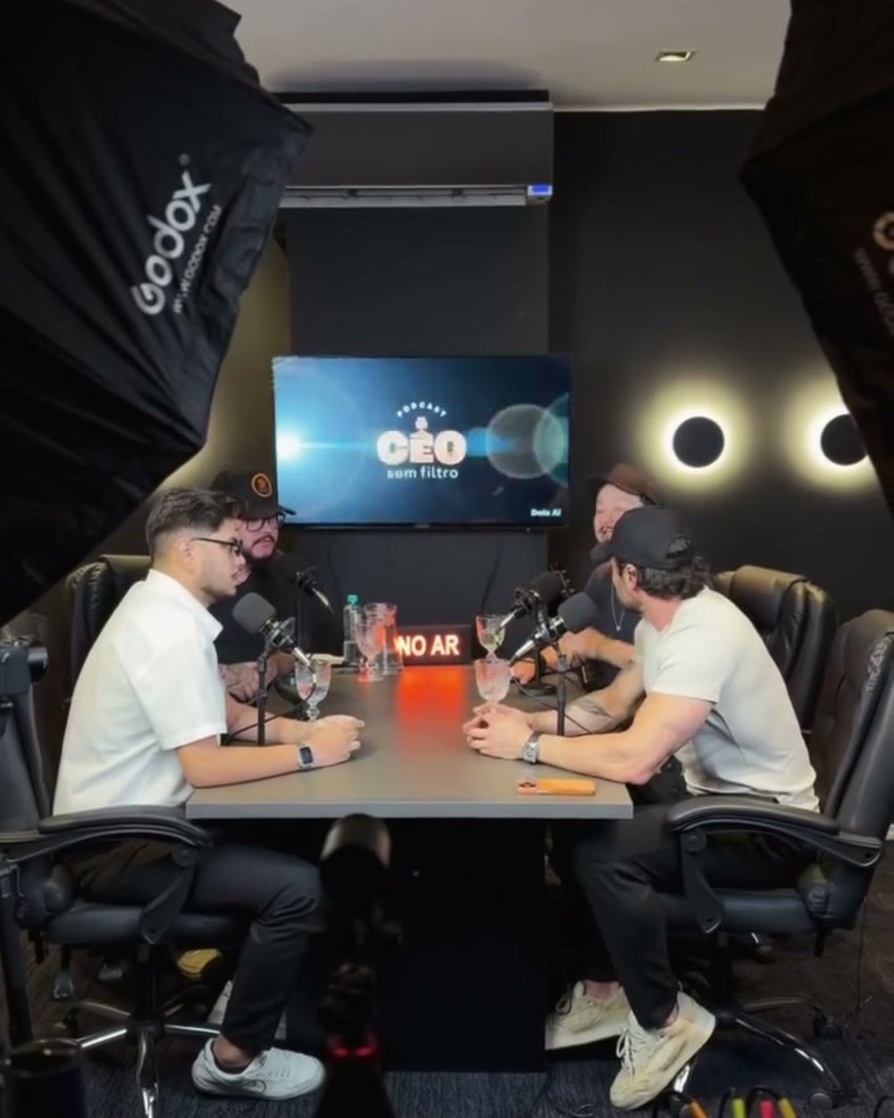 Studio de podcast — @tokyoelevstudio